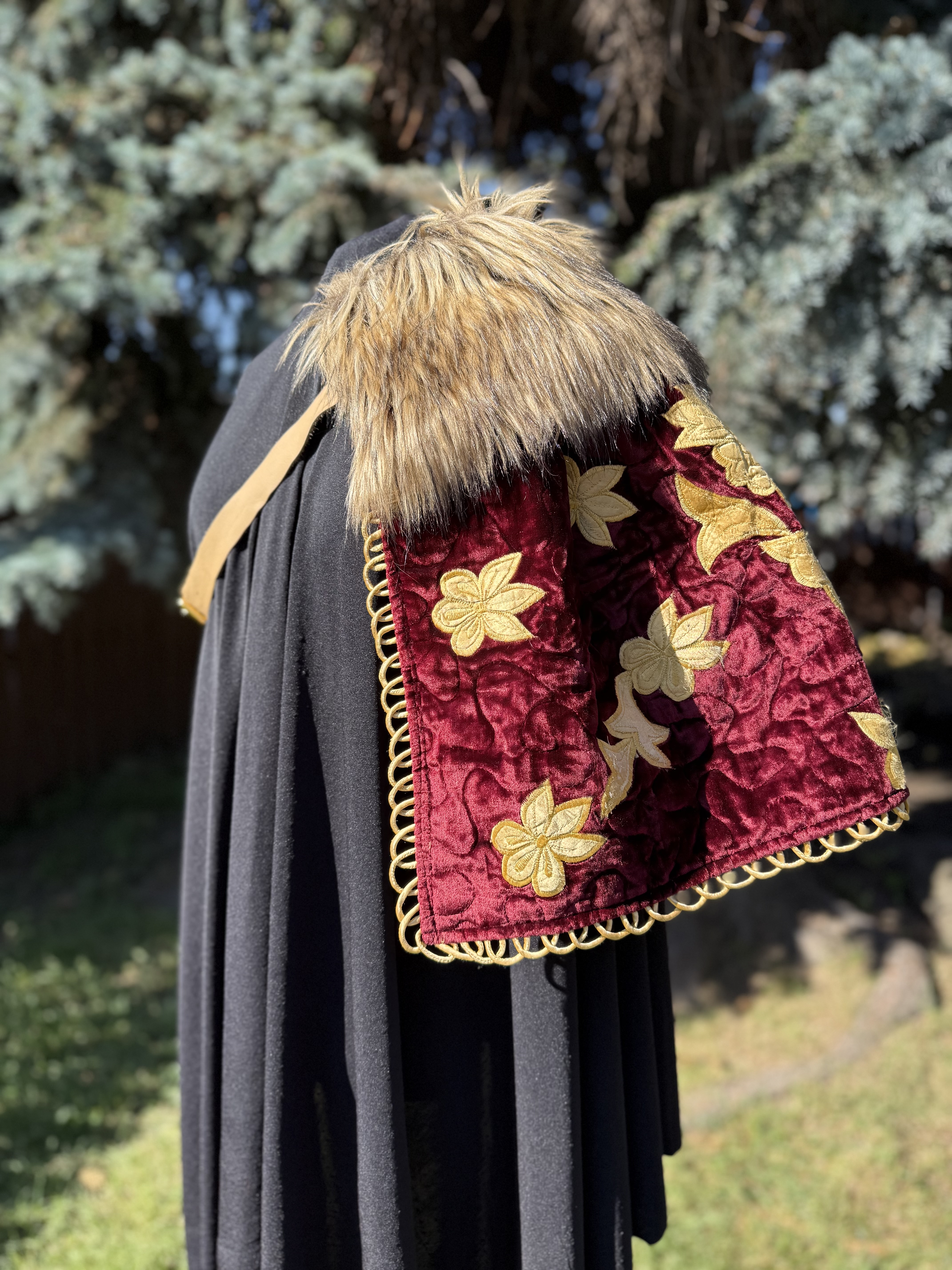 Highness: Medieval Half-Cloak with Faux Fur Collar