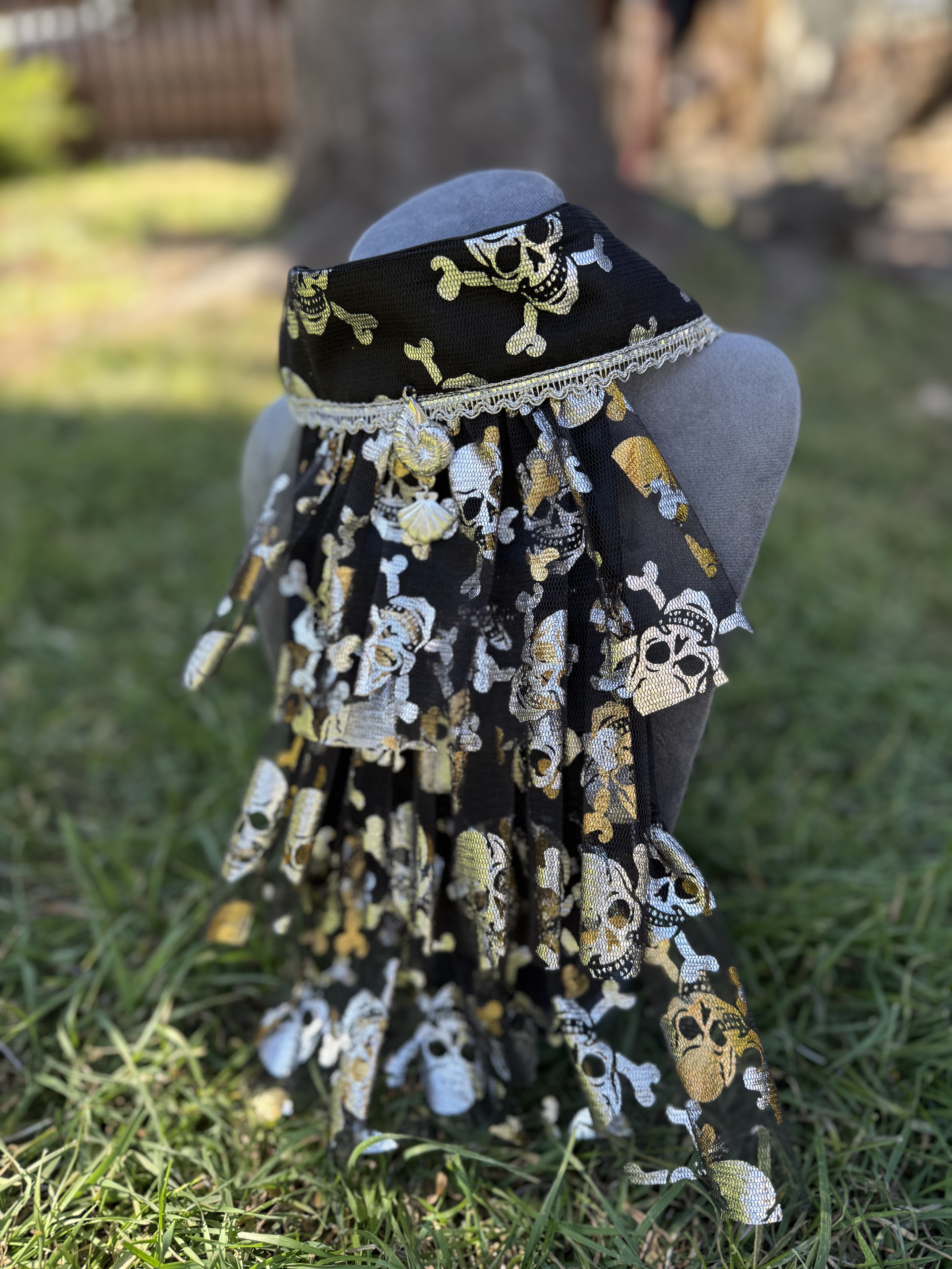 Jabot & Cuffs Silver Skull lace set