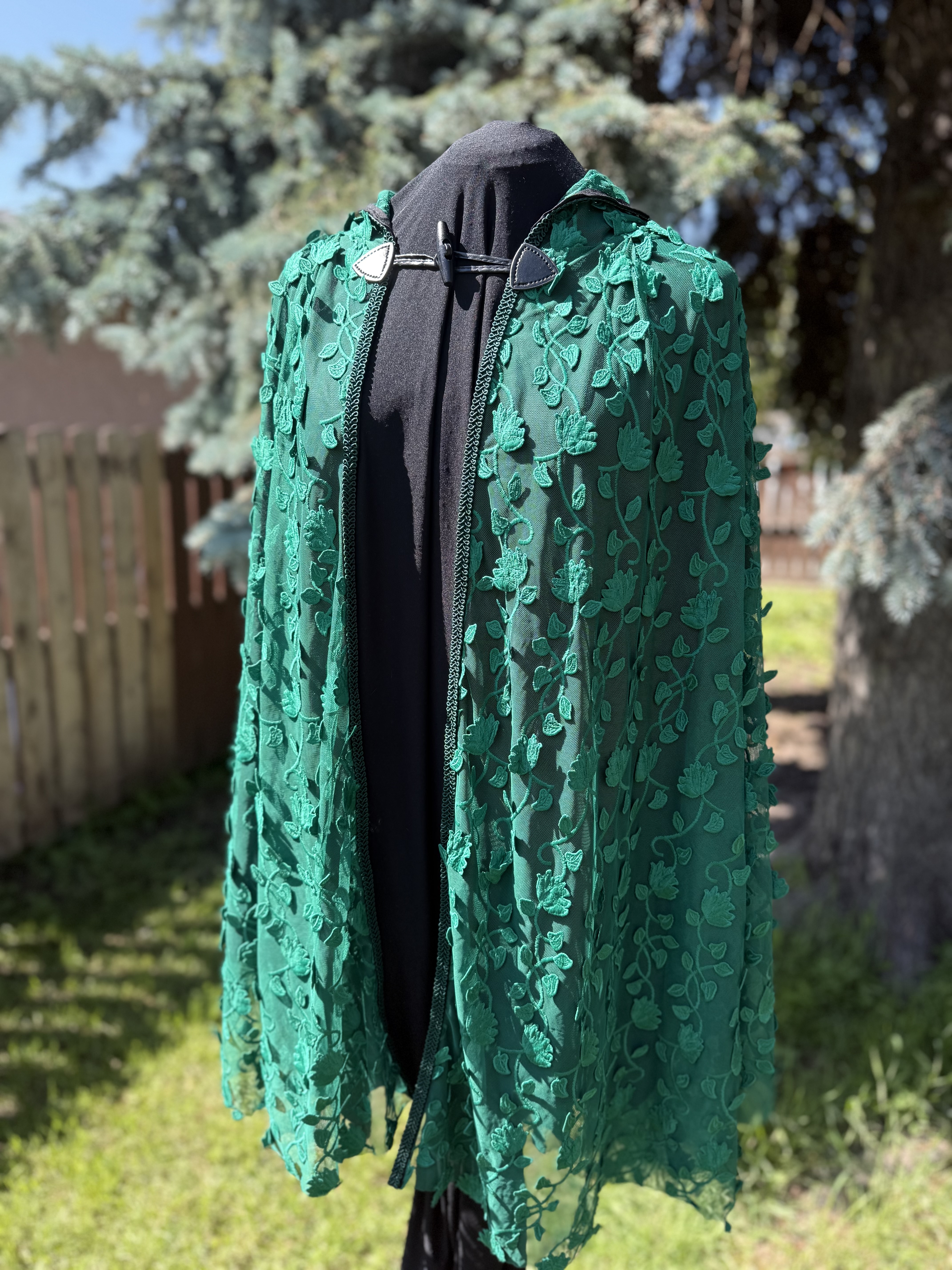 Serana: Green Lace Cape