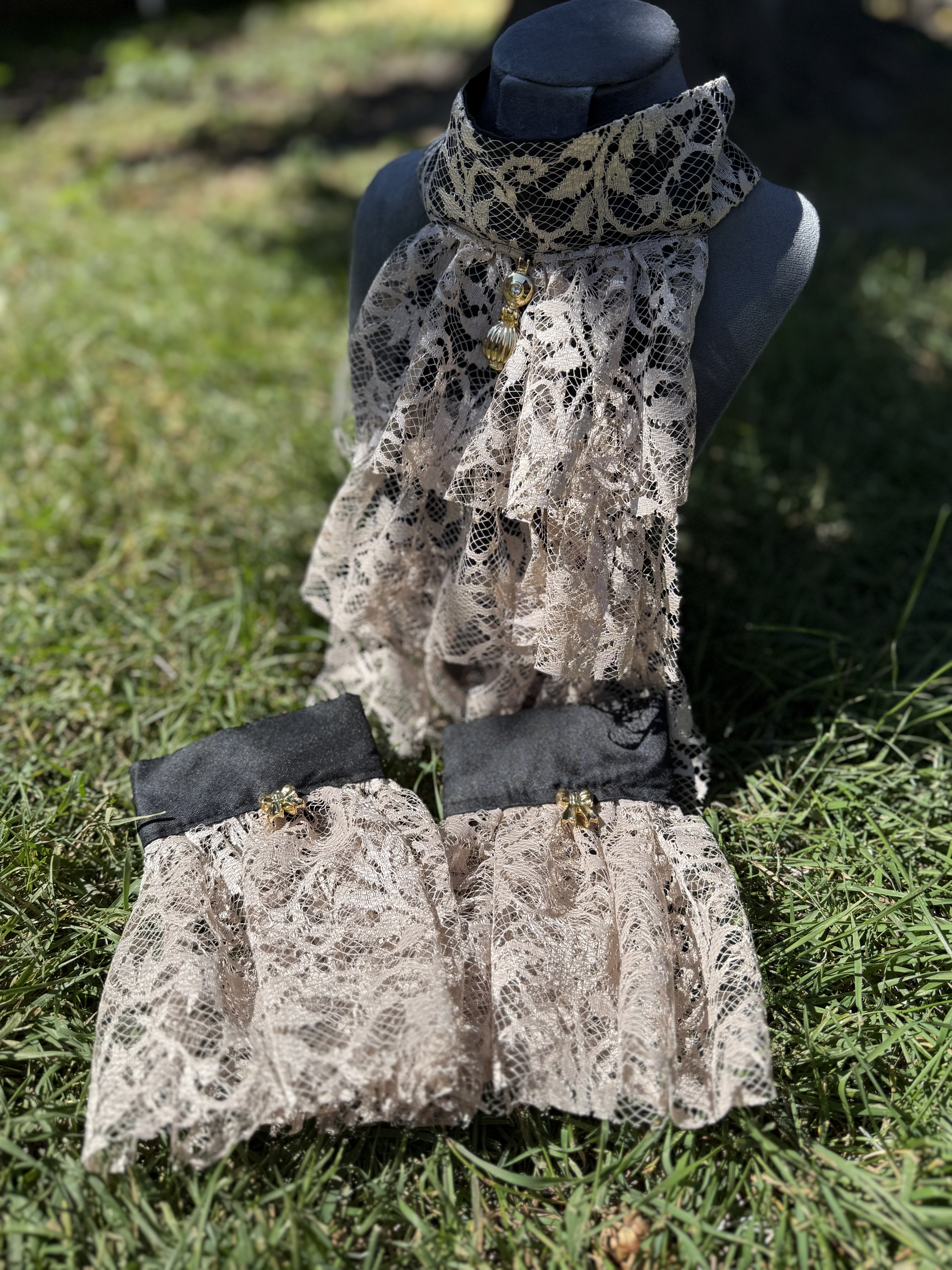 Jabot & Cuffs Beige Lace Set