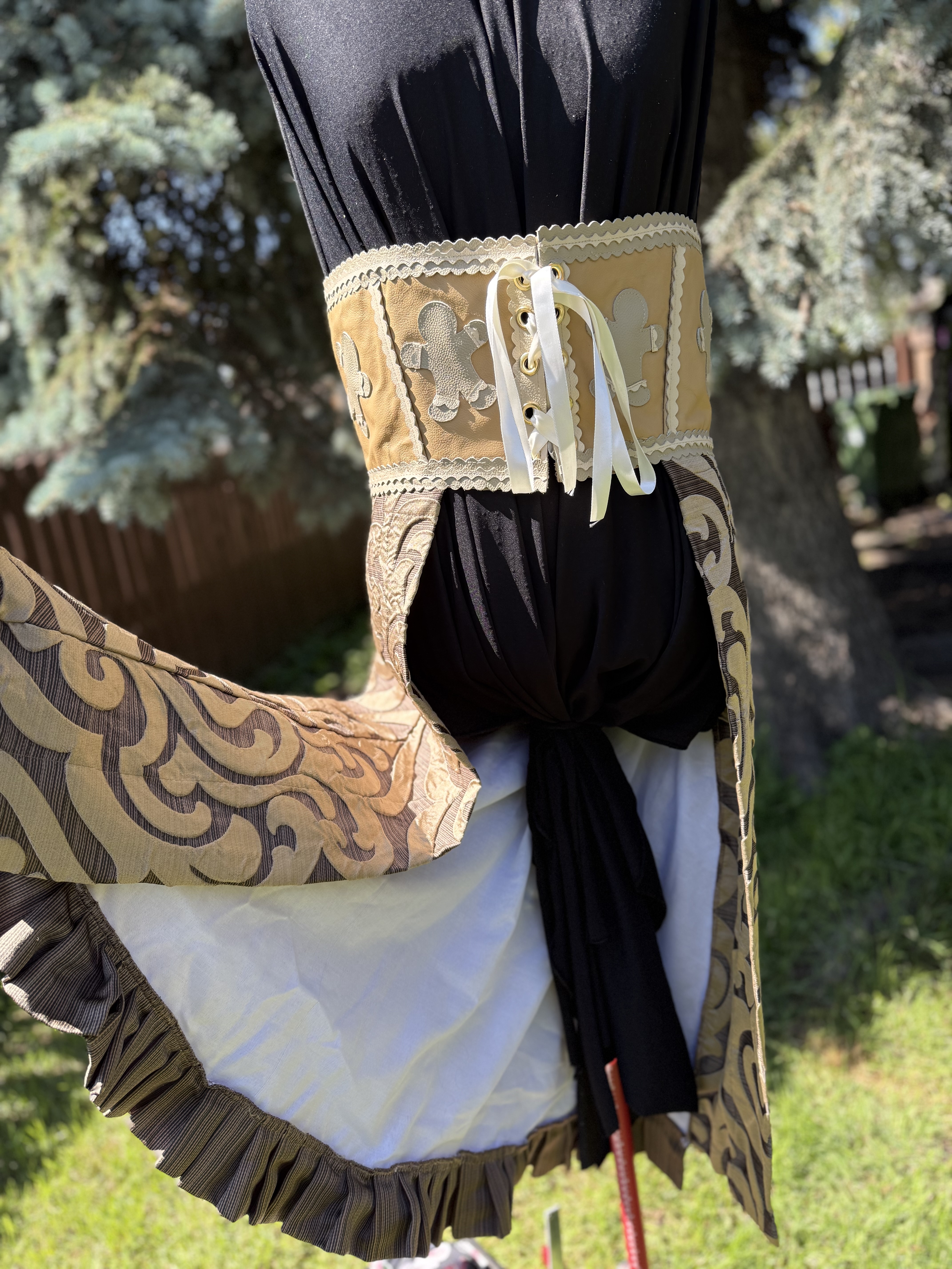Jill Dough: Leather Gingerbread-Themed Corset 