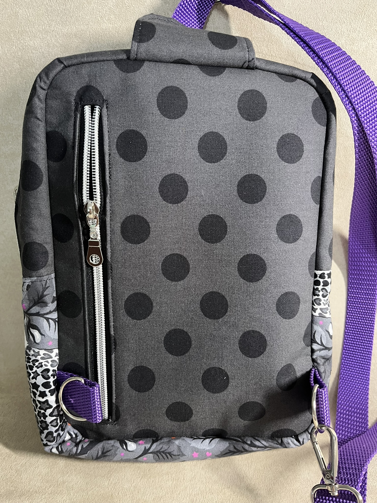 Medium Sling Bag – Cheeta - 'Graywork' by Tula Pink