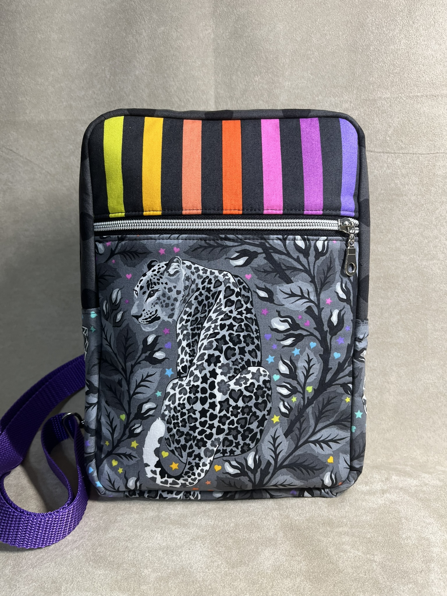 Medium Sling Bag – Cheeta - 'Graywork' by Tula Pink