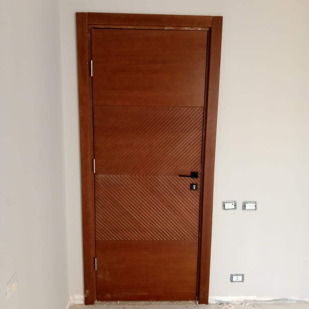 باب داخلي – النوع الثاني – قشرة أرو عرضي بحفر لاوتر / Interior Door – Type 2 – Cross Oak Veneer with Router Engraving