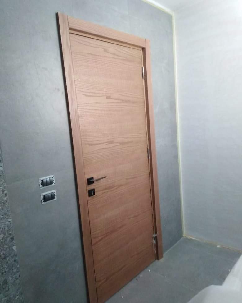 باب داخلي – النوع الثاني – قشرة أرو عرضي بدون حفر / Interior Door – Type 2 – Cross Oak Veneer, Plain Finish