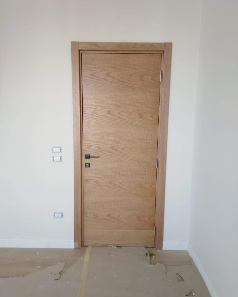 باب داخلي – النوع الثاني – قشرة أرو عرضي بدون حفر / Interior Door – Type 2 – Cross Oak Veneer, Plain Finish