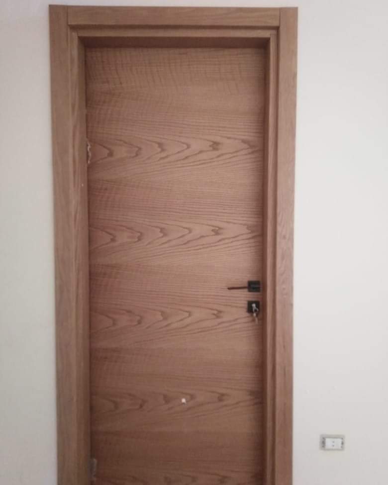 باب داخلي – النوع الثاني – قشرة أرو عرضي بدون حفر / Interior Door – Type 2 – Cross Oak Veneer, Plain Finish