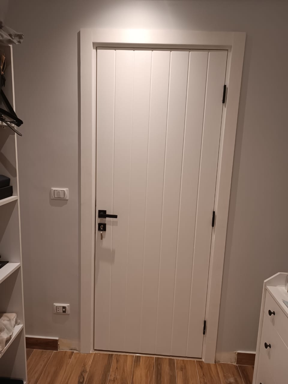 باب داخلي – النوع الثاني – MDF حفر لاوتر + دهان دوكو / Interior Door – Type 2 – Router Carved MDF with Duco Finish