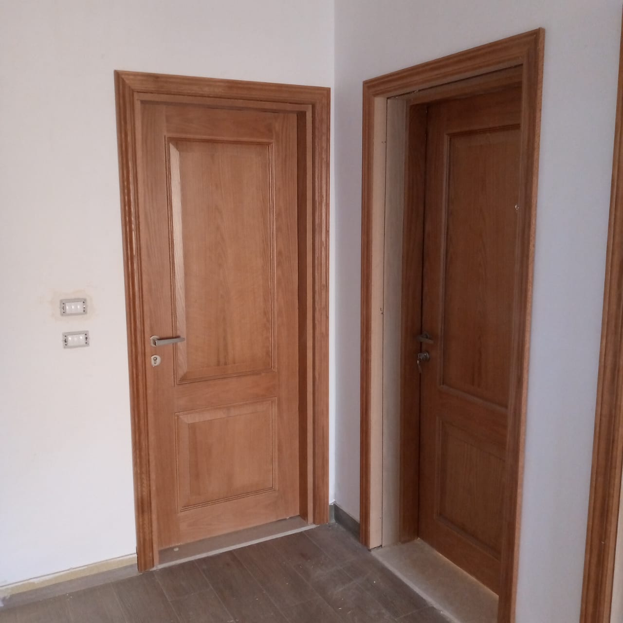 باب داخلي – النوع الثالث – مصمط من خشب موسكي طبيعي / Interior Door – Type 3 – Solid Moski Wood Core