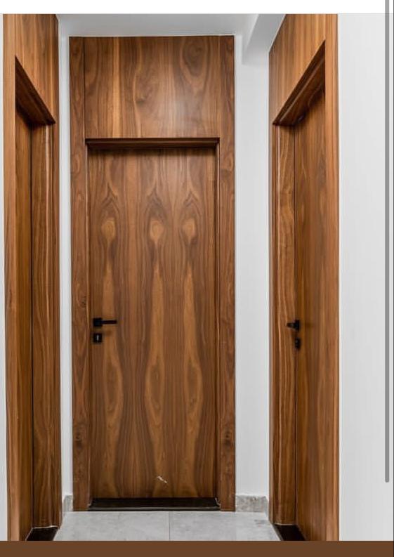باب داخلي – بتجليدة علوية خارجية / Interior Door – With Upper Decorative Panel