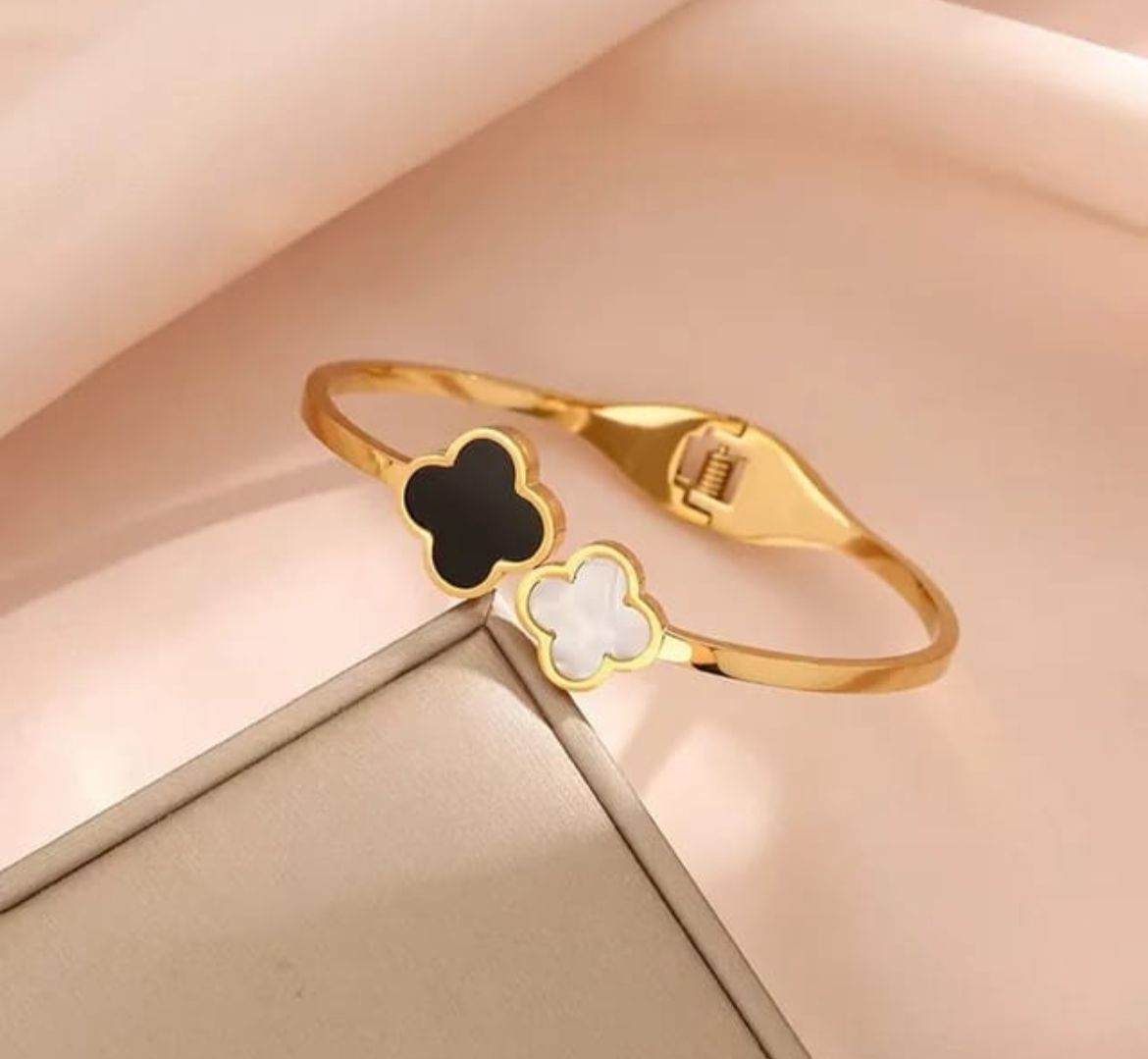 Elegant Dual Clover Gold Bracelet – Black & White Enamel Charm