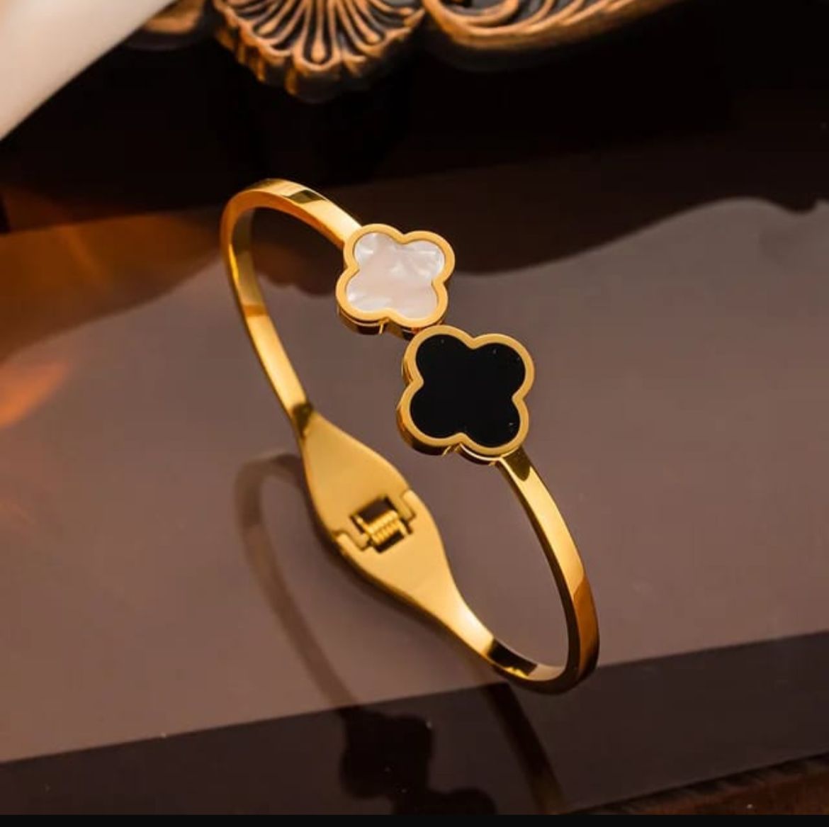 Elegant Dual Clover Gold Bracelet – Black & White Enamel Charm