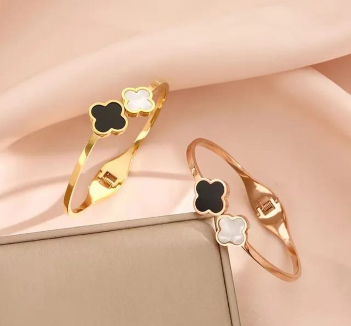 Elegant Dual Clover Gold Bracelet – Black & White Enamel Charm