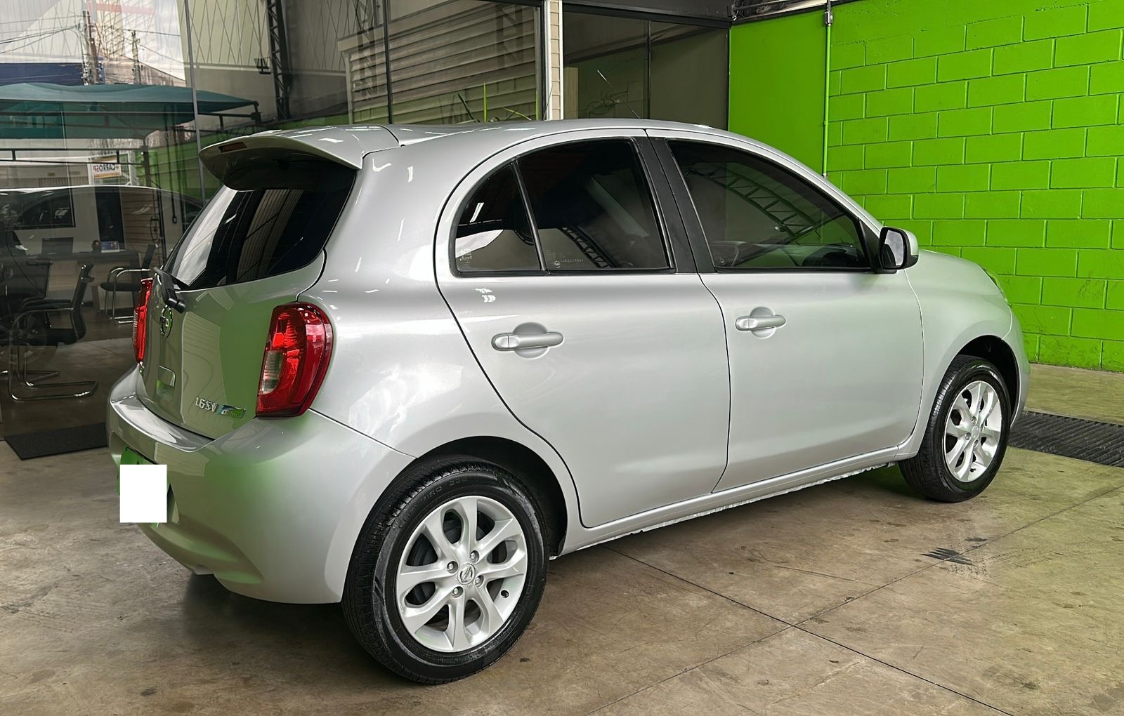 NISSAN MARCH SV 1.6 AUTOMÁTICO