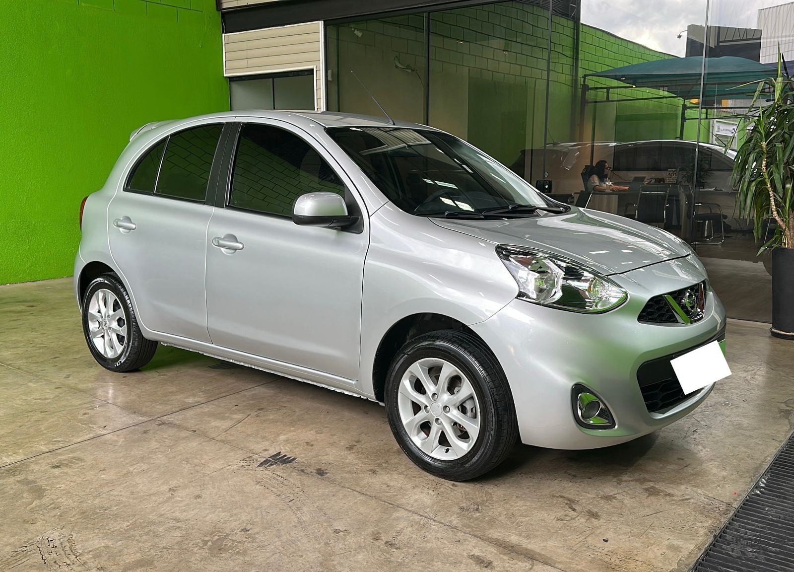 NISSAN MARCH SV 1.6 AUTOMÁTICO