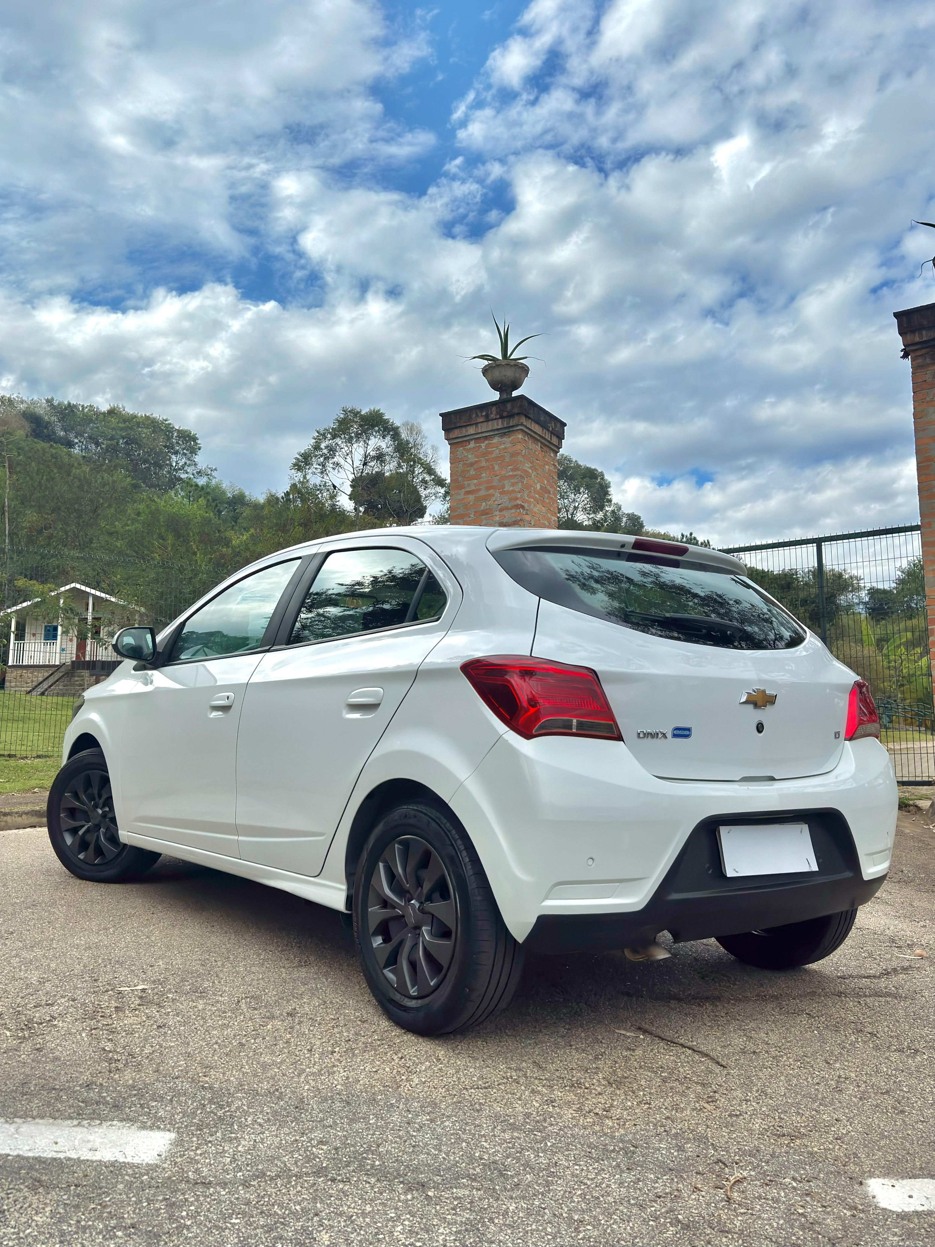 ONIX LT 1.4 FLEX COMPLETO AUTOMÁTICO!!