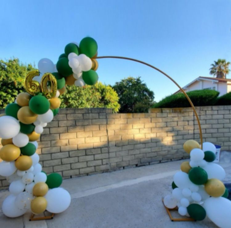 Renta Arco de globos y 2 columnas de globos 