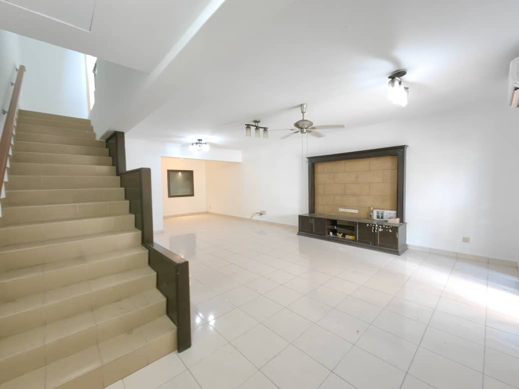 2.5 Storey Home @ Taman Bukit Serdang! 🏠
