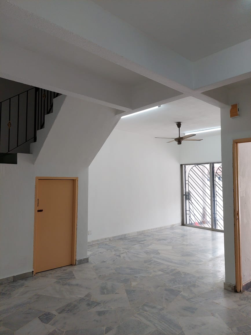 Taman Kinrara (Section 2), Puchong –🏡 2-Storey Terrace 20' x 60'
