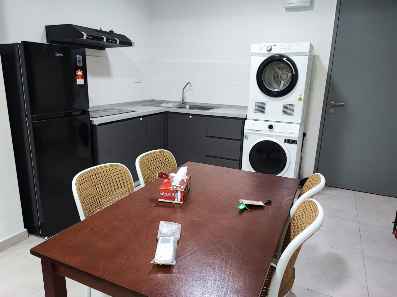 🏢 Meta City @ Equine Park – For Rent