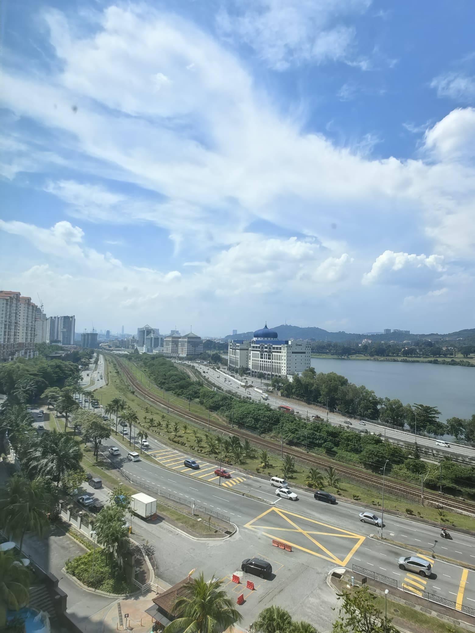 East Lake Residence @ Seri Kembangan Corner Unit 1093sqft✨ For Sale