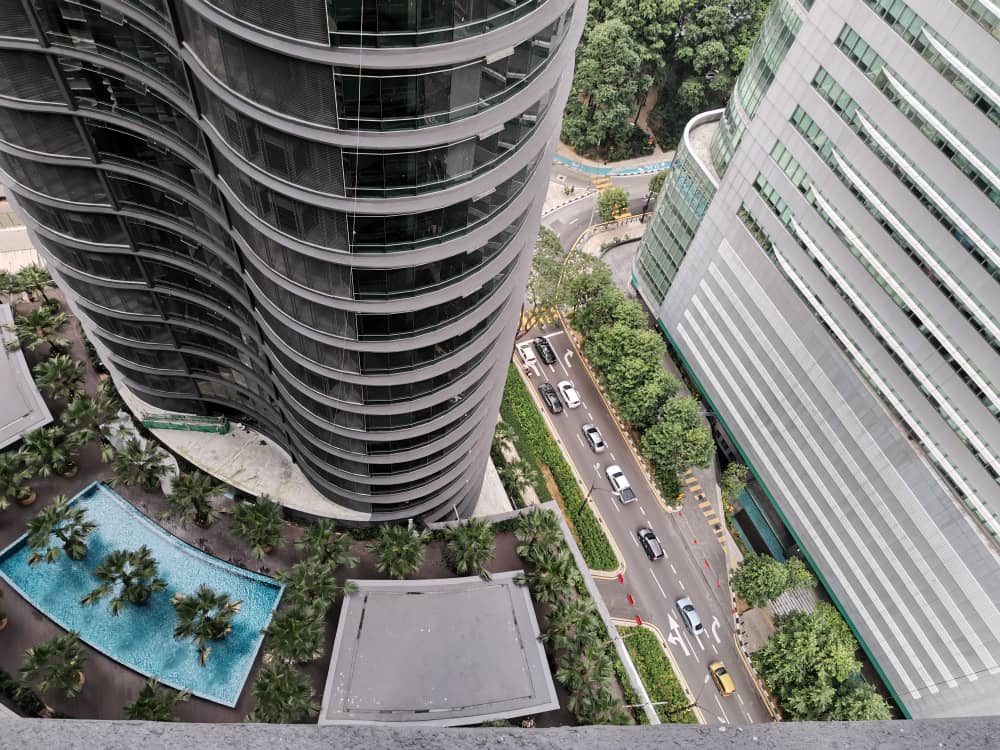 🏙️ For Sale: SkySuite @ KLCC – Dual-Key Investment Unit 🛏️ Bedrooms: 3 🚿 Bathrooms: 2