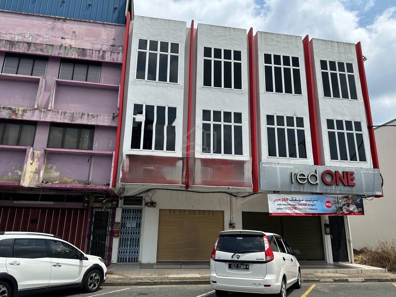 Jalan Besar Jerantut Pahang 3 Storey Shophouse for Sale 