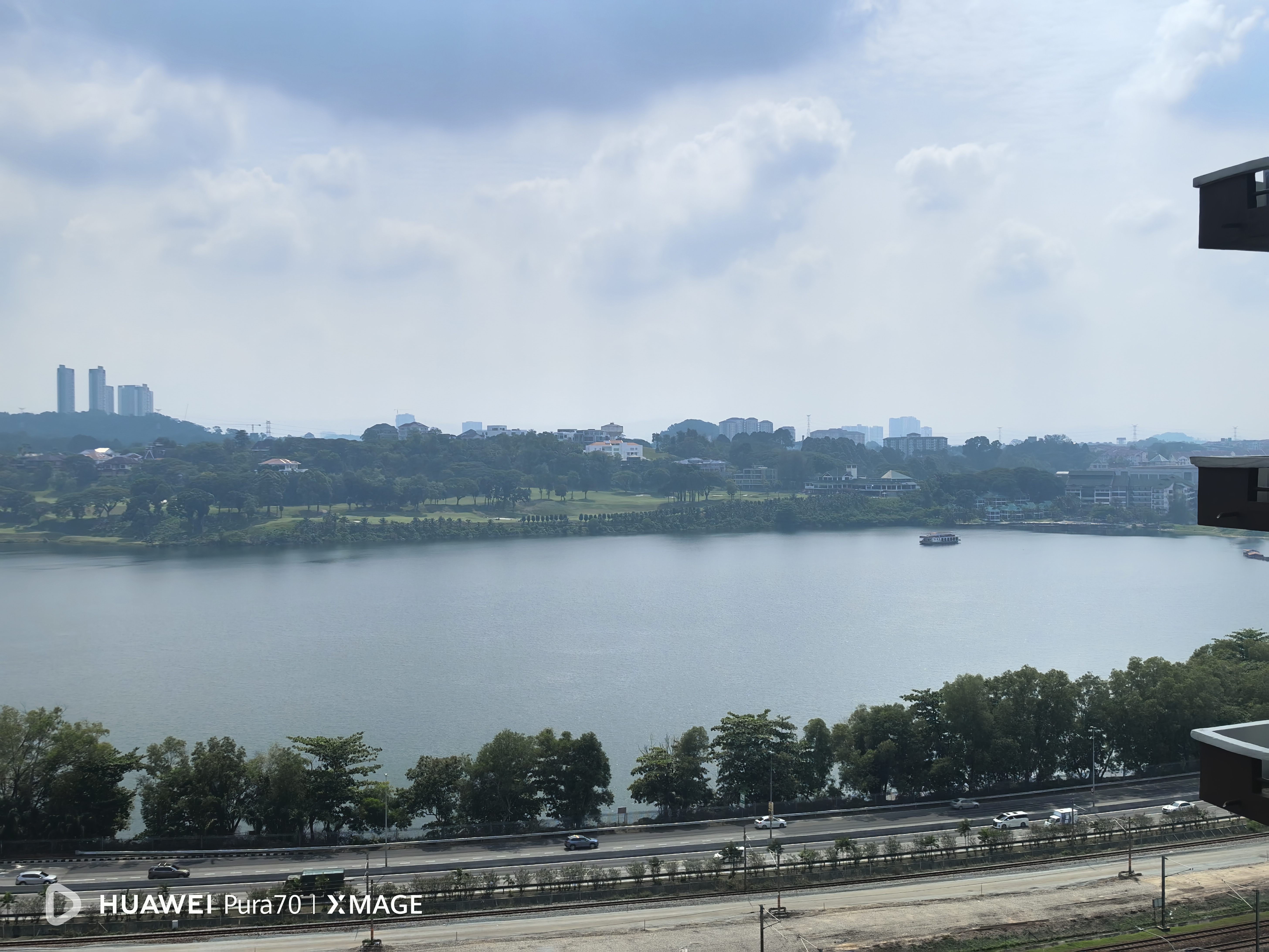 Seri Kembangan Selangor East Lake Residence for Sale Corner Unit 