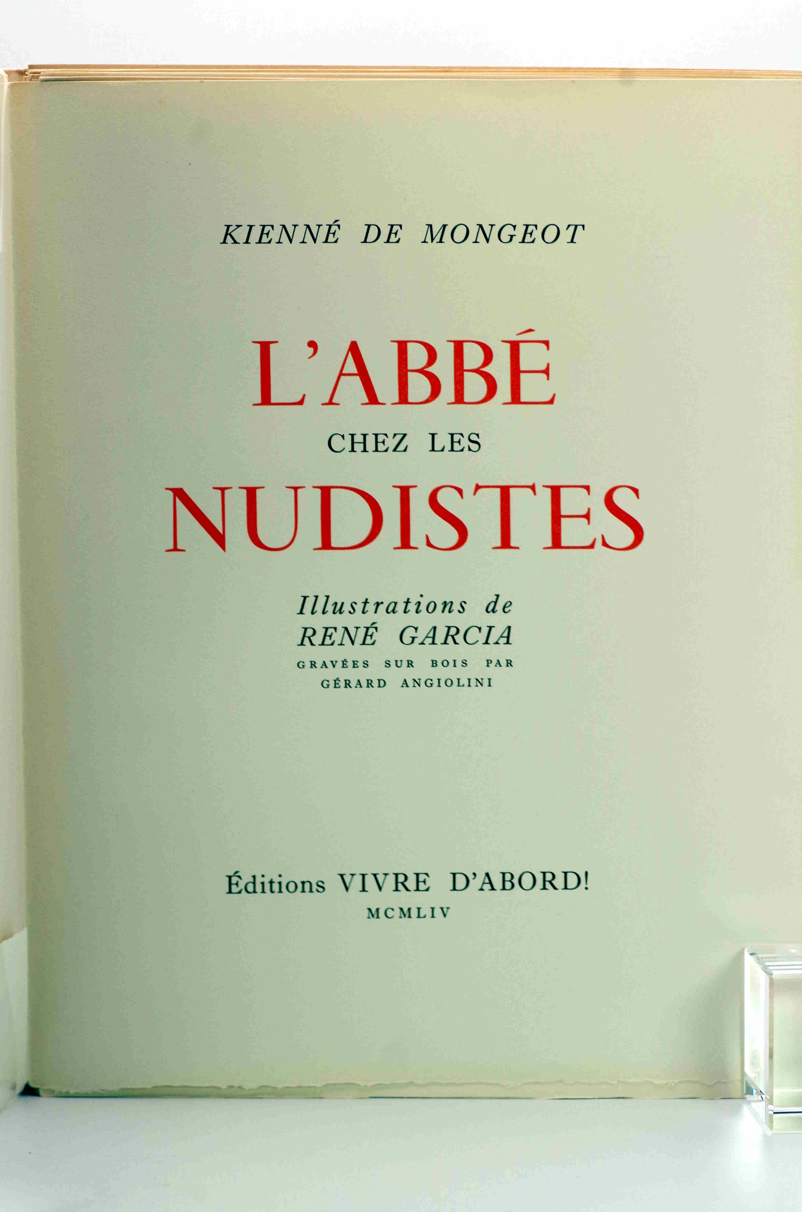 L'Abbé chez les nudistes. 