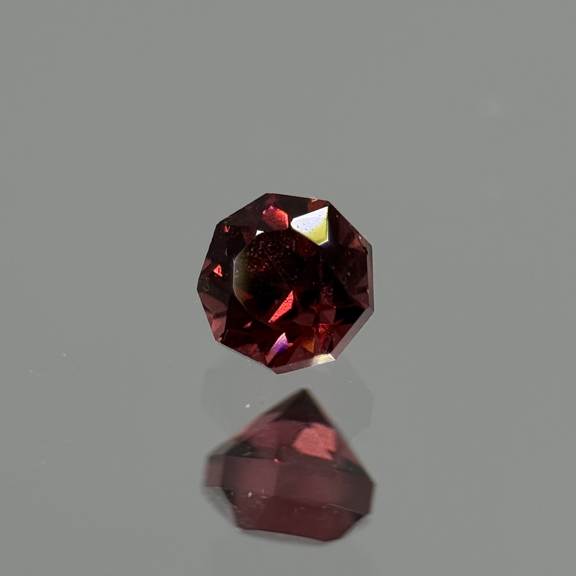 Malaya Garnet 