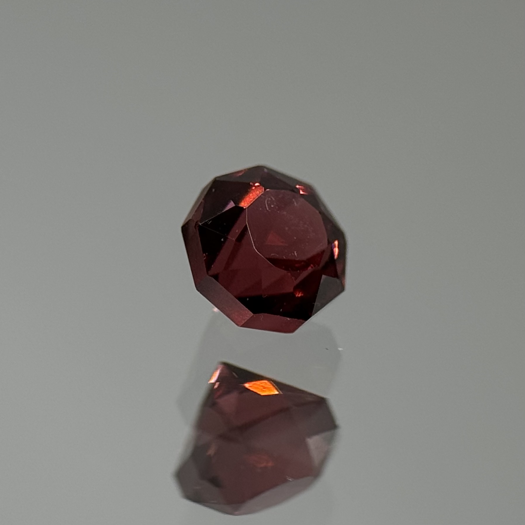 Malaya Garnet 