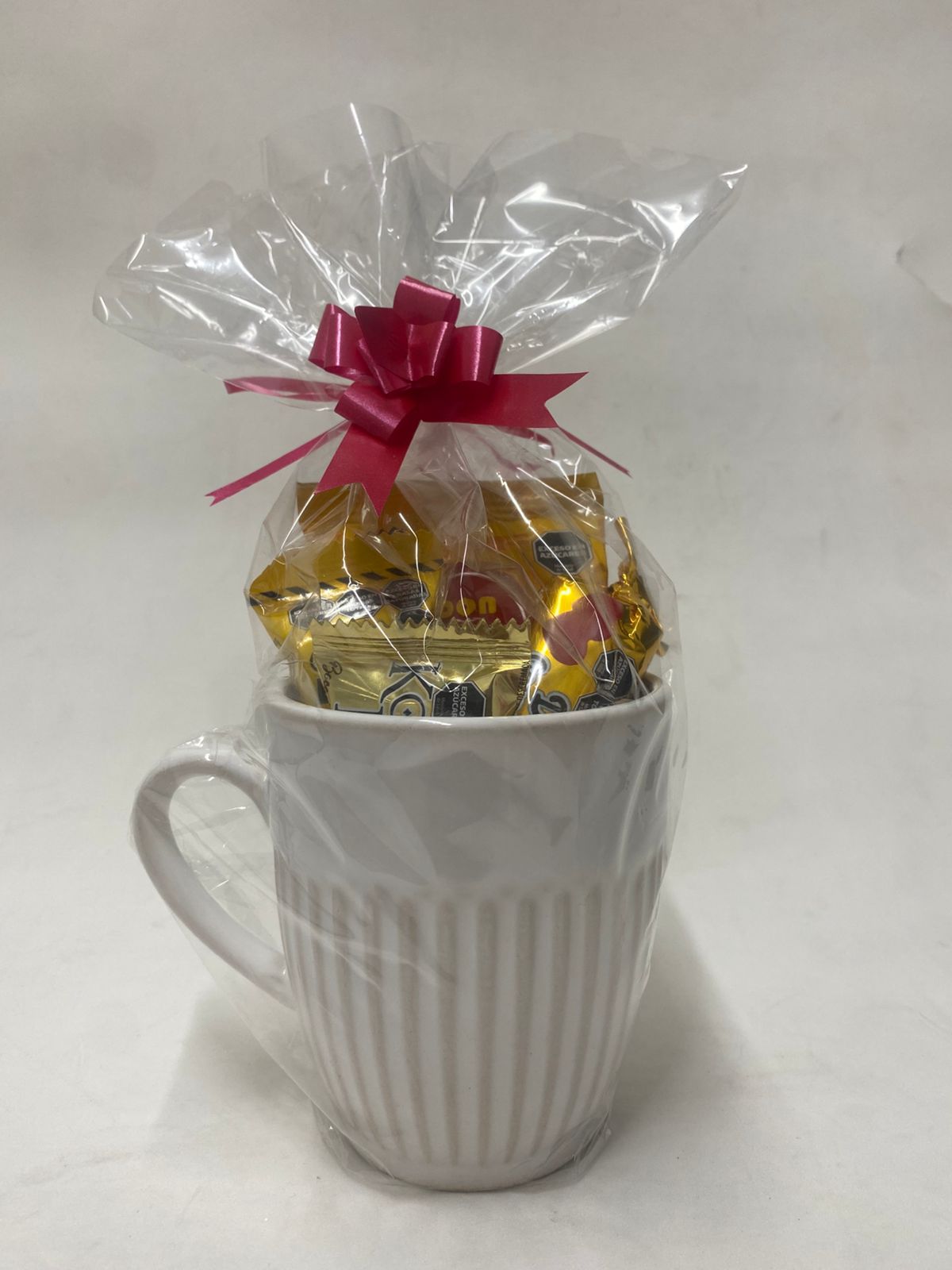 Taza lisa con golosinas