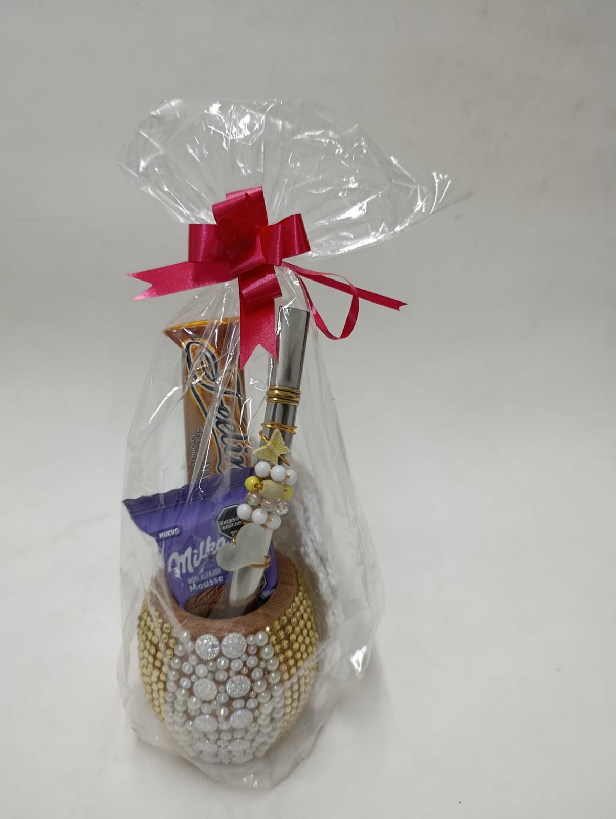 Mate + bombilla + mantel + golosinas