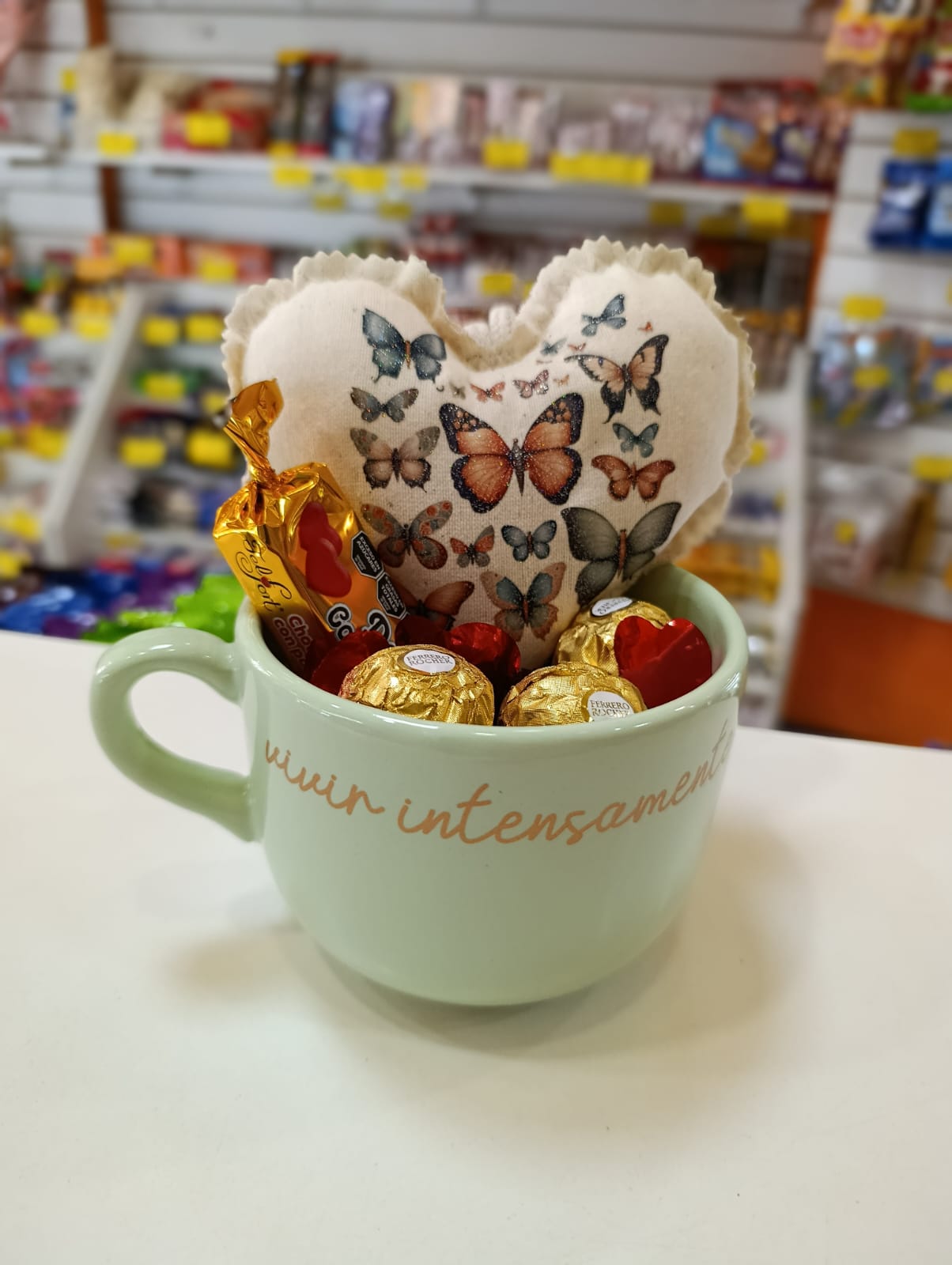 Tazón con corazón colgante de tela