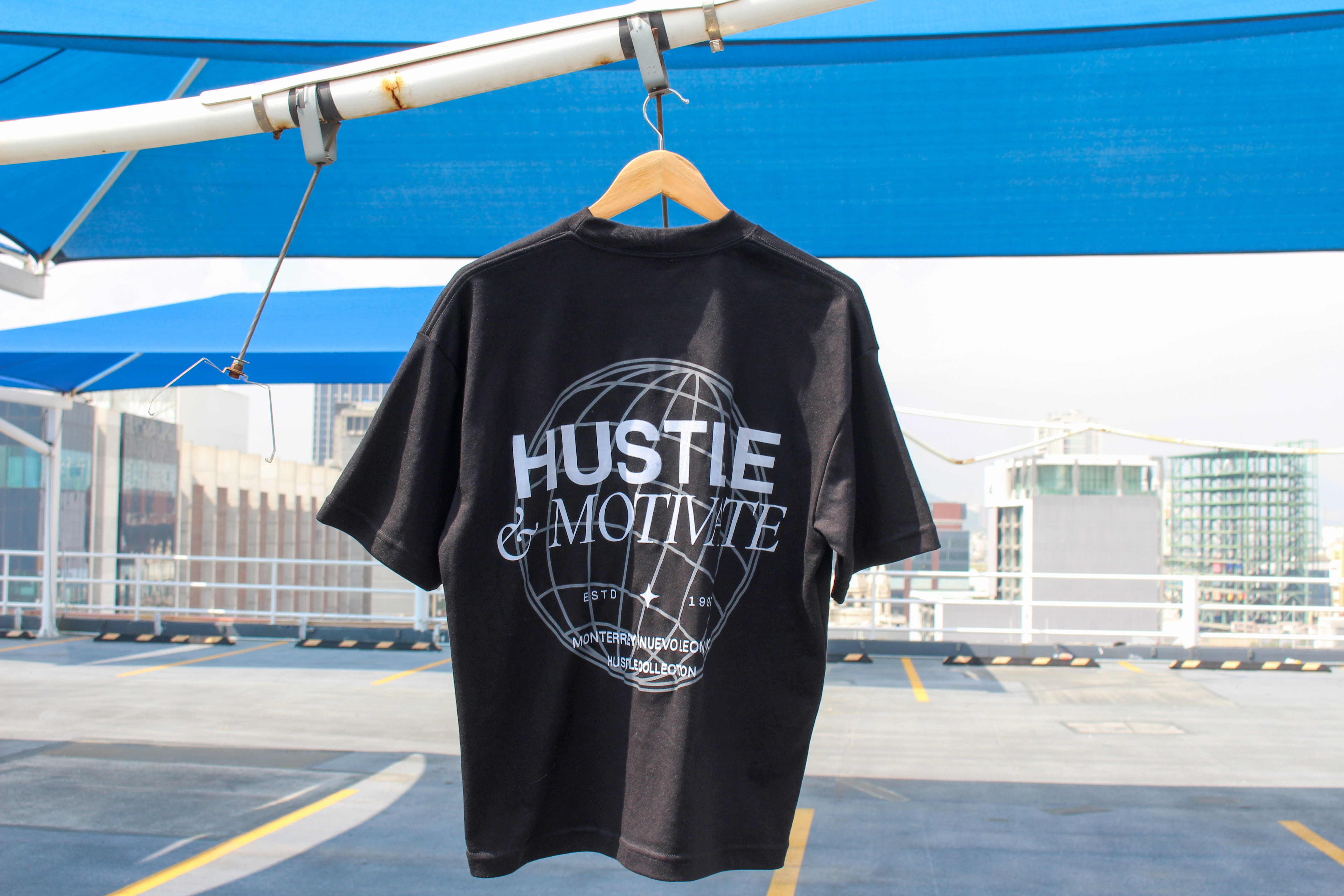 HUSTLE TEE
