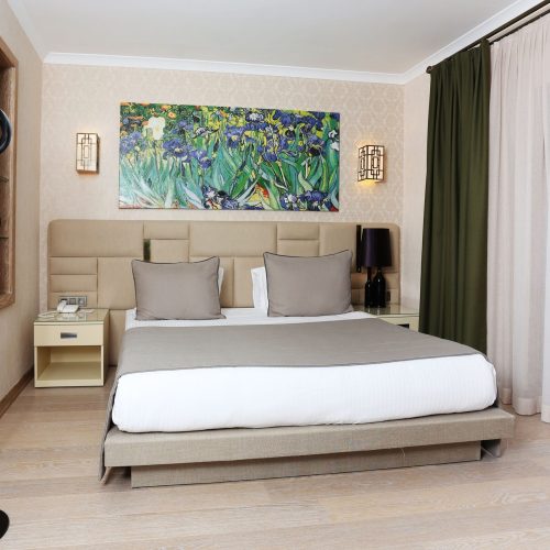 Havuz Manzaralı Oda