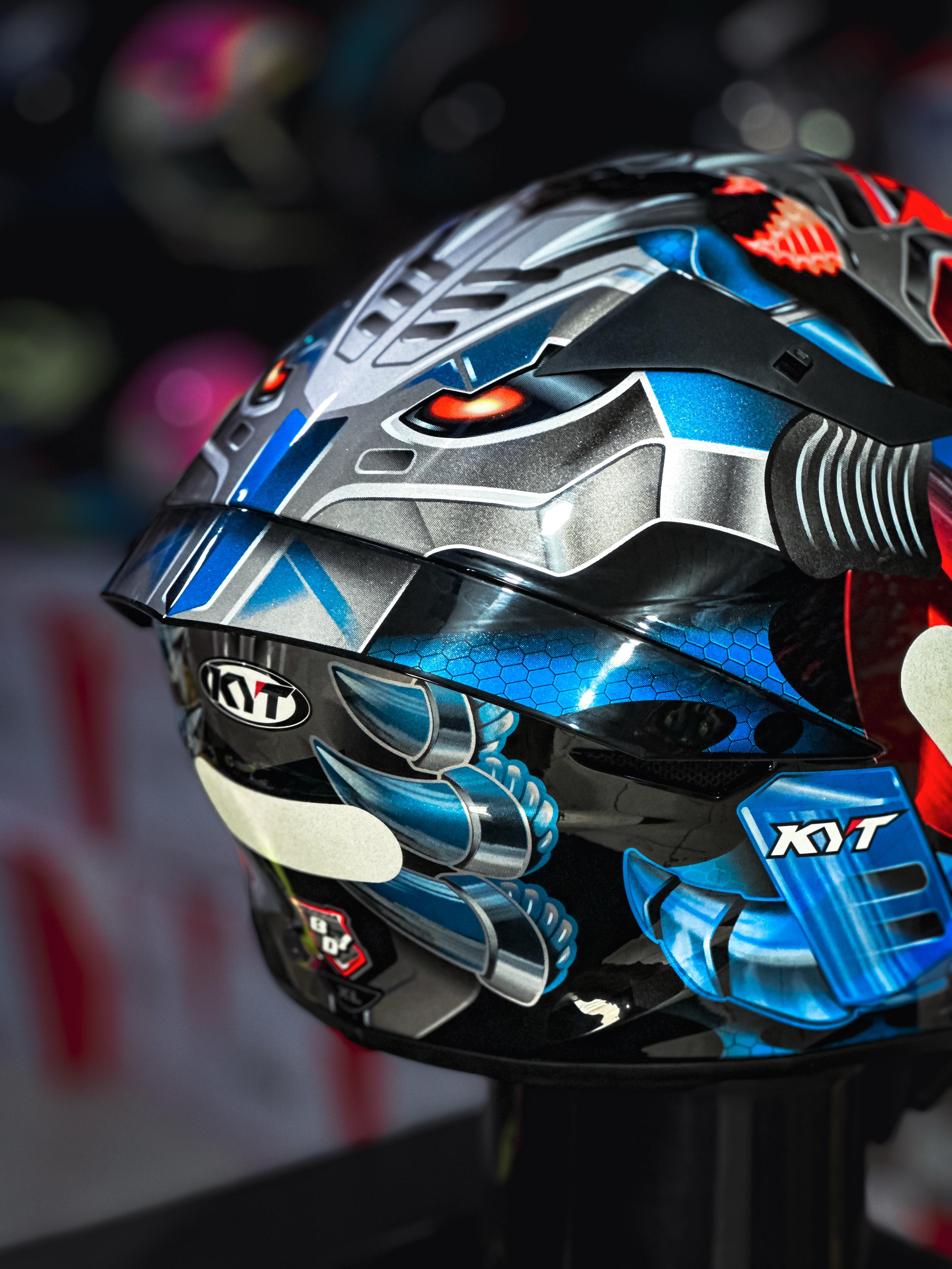 KYT TT COURSE MAGNET