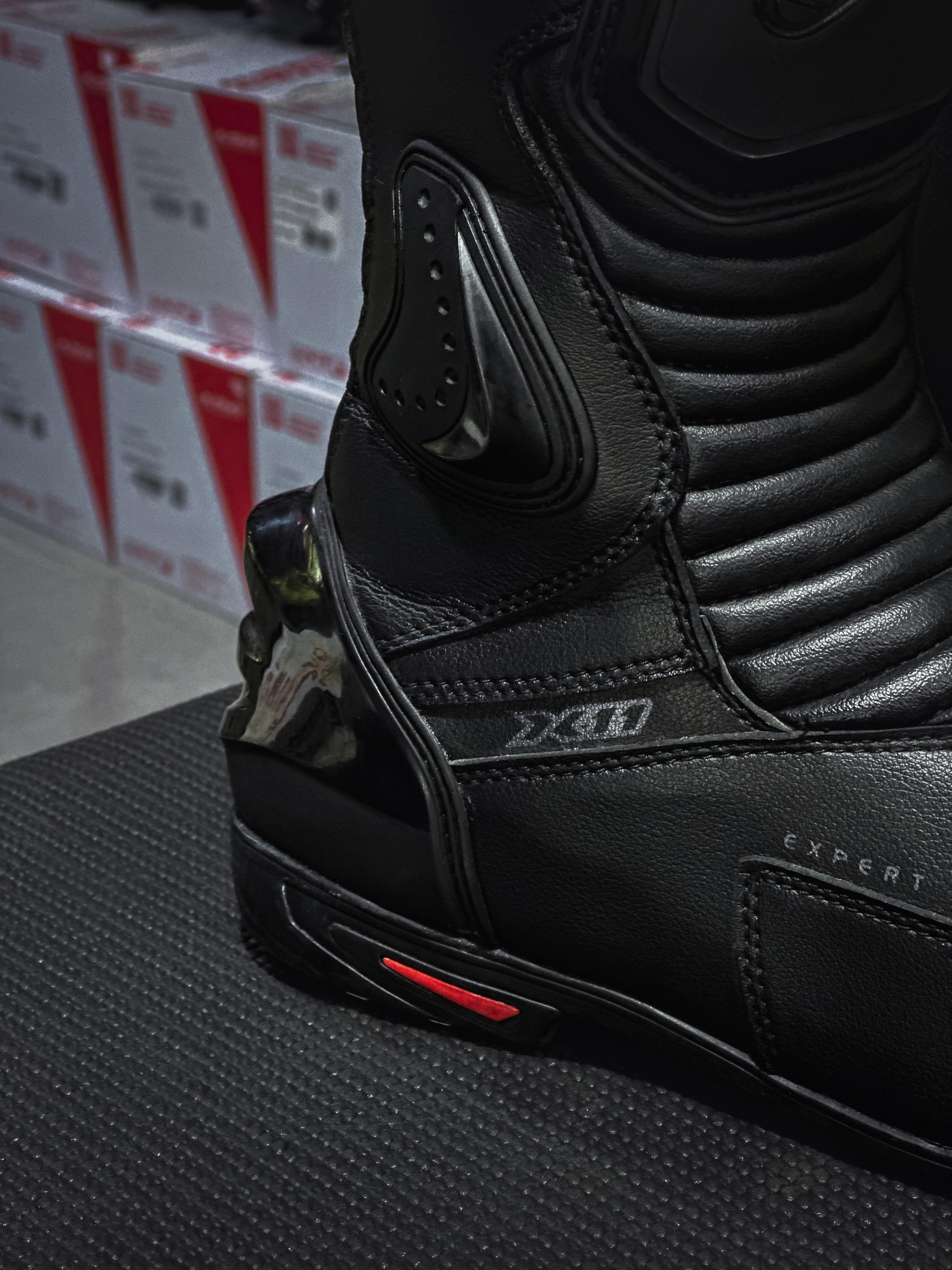 BOTA X11 RACE TRACK BLACK