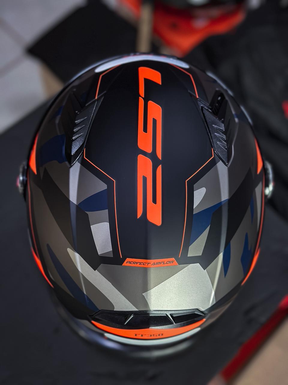 LS2 FF358 TANK fosco preto/laranja