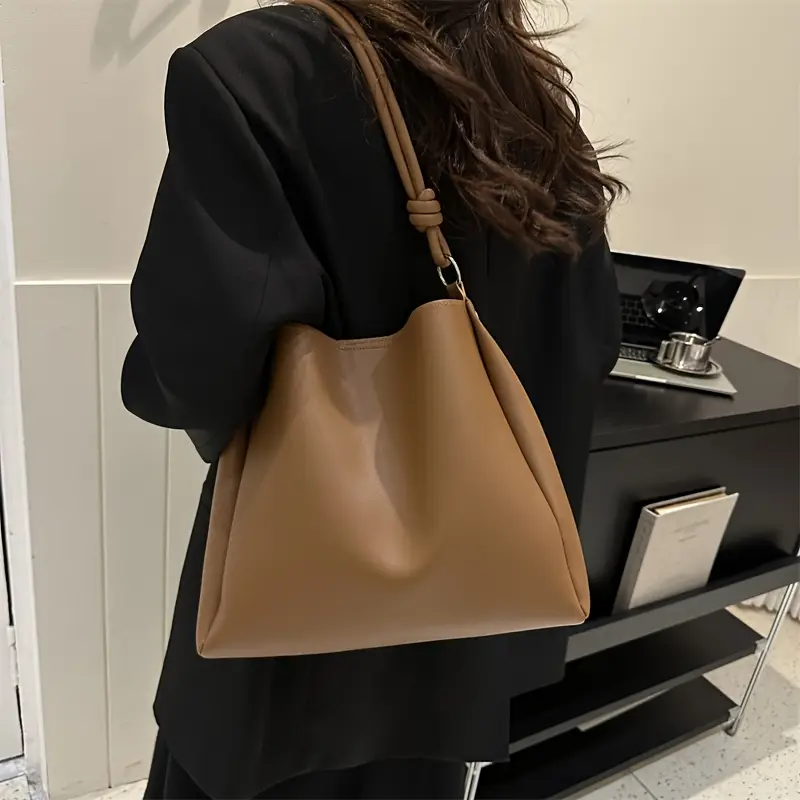 Elegant matte shoulder handbag