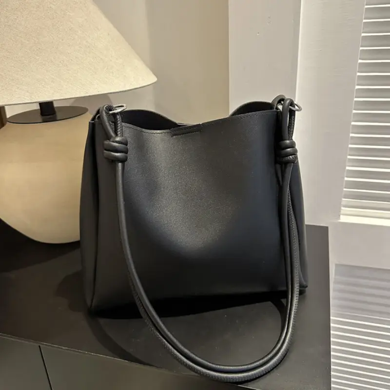Elegant matte shoulder handbag