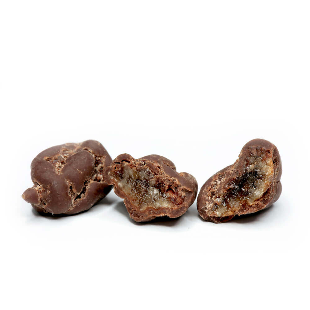 Rosinen mit roher Schokolade überzogen