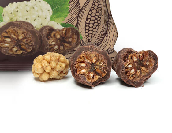 Maulbeeren mit Schokolade überzogen