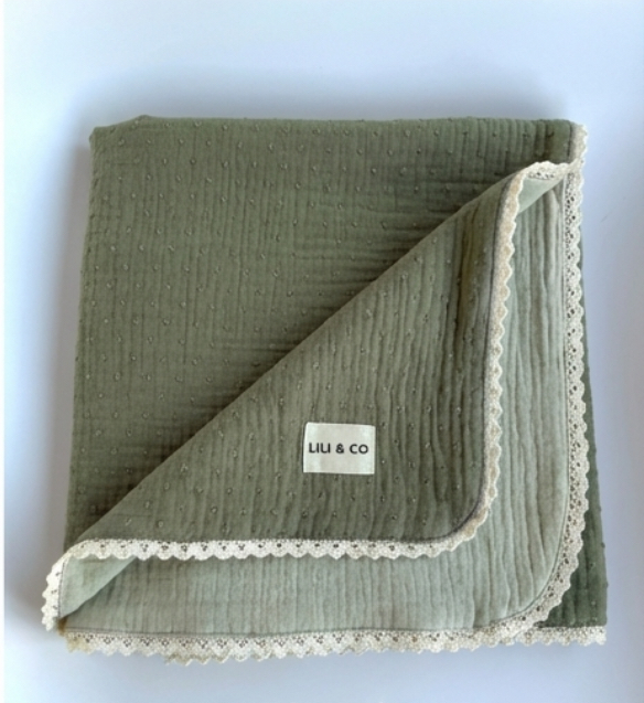 Manta Muselina Plumeti: Caricia Rosa y Encaje.