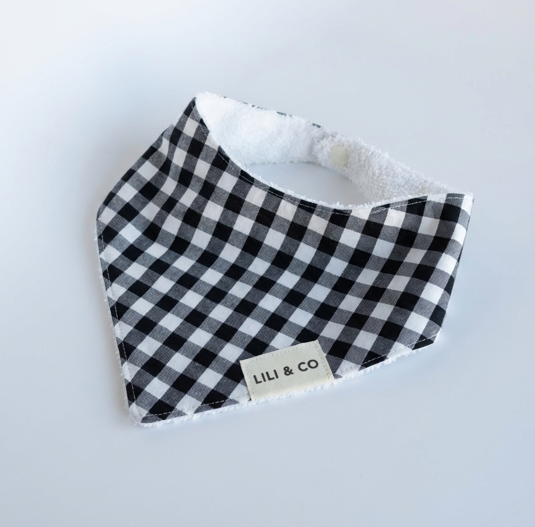 Babero Bandana Clásico: El Toque Chic