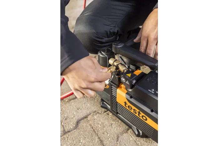 testo 565i - Bomba de vacío inteligente para evacuaciones automatizadas con prueba de retención integrada, 7 CFM (198 l/min)