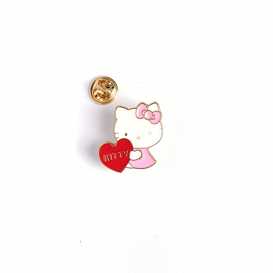 Pin Hello Kitty con Corazón
