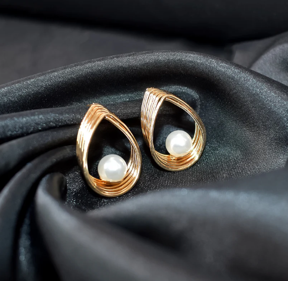 Stunning Earring Gold-Plated With Pearl