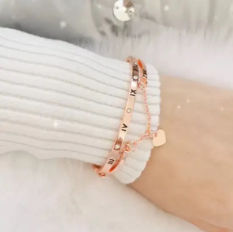 Classic Elegance Heart Charm Bracelet In Rose Gold