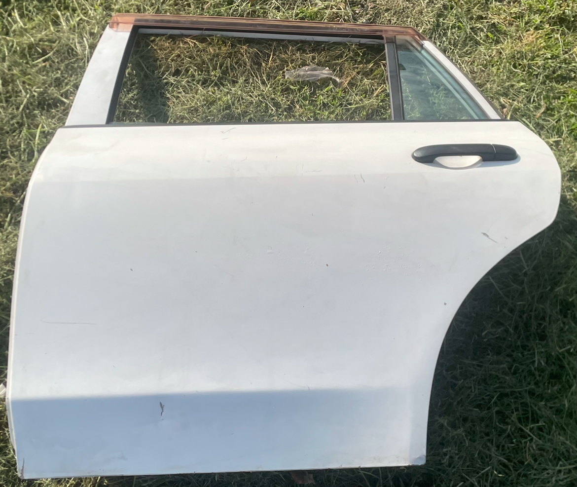 Nissan Advan rear door